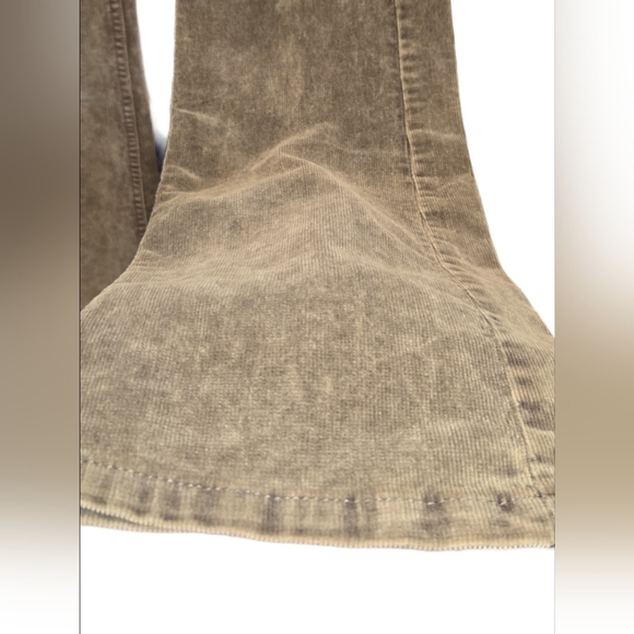 Vintage 90s Y2K Zanadi Low Rise Corduroy Flare Pants - Brown/Taupe - Size 5 - Picture 4 of 5